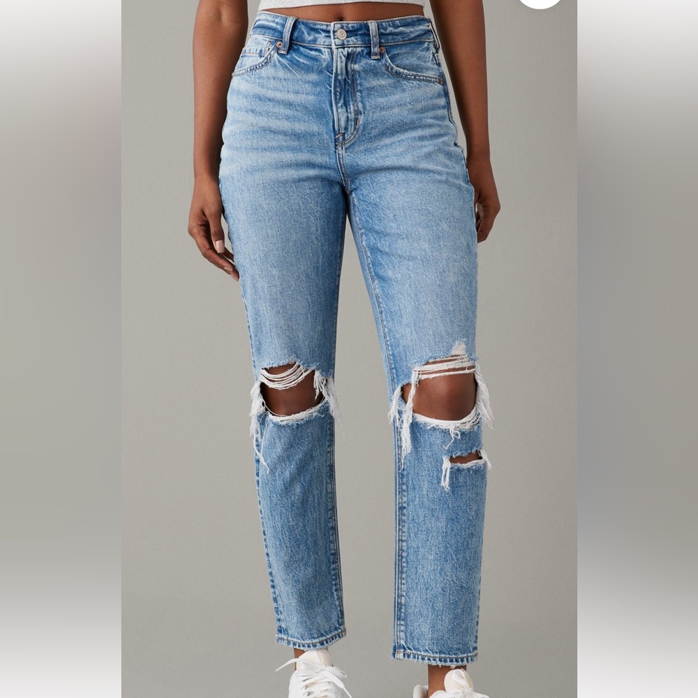American Eagle Strigid Ripped Mom Jean